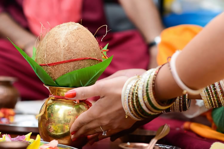 முருகனை வணங்கினால் திருமண தோஷம் தீரும்