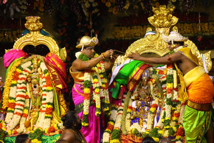 தென்மதுரை மீனாளின் திருக்கல்யாணம்!